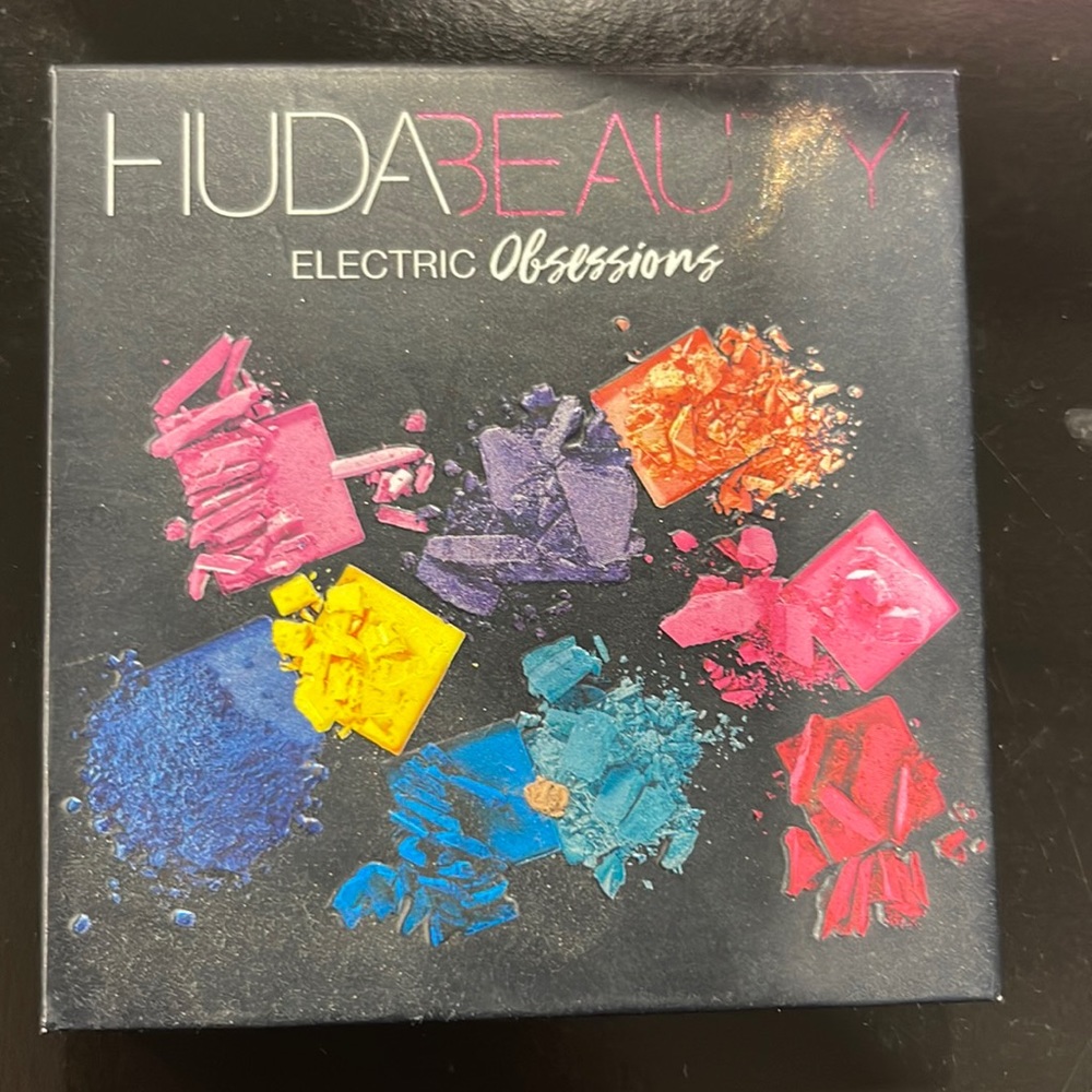 Huda beauty Electric obsession